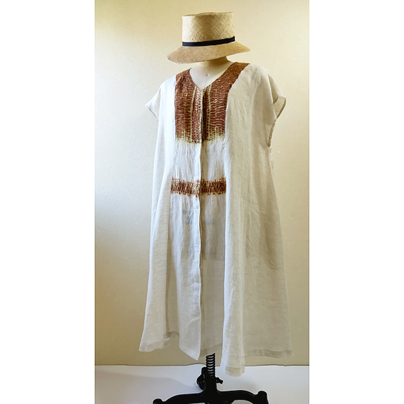 リネン手絞りロングワンピース～フレンチスリーブの前開き比翼仕立て